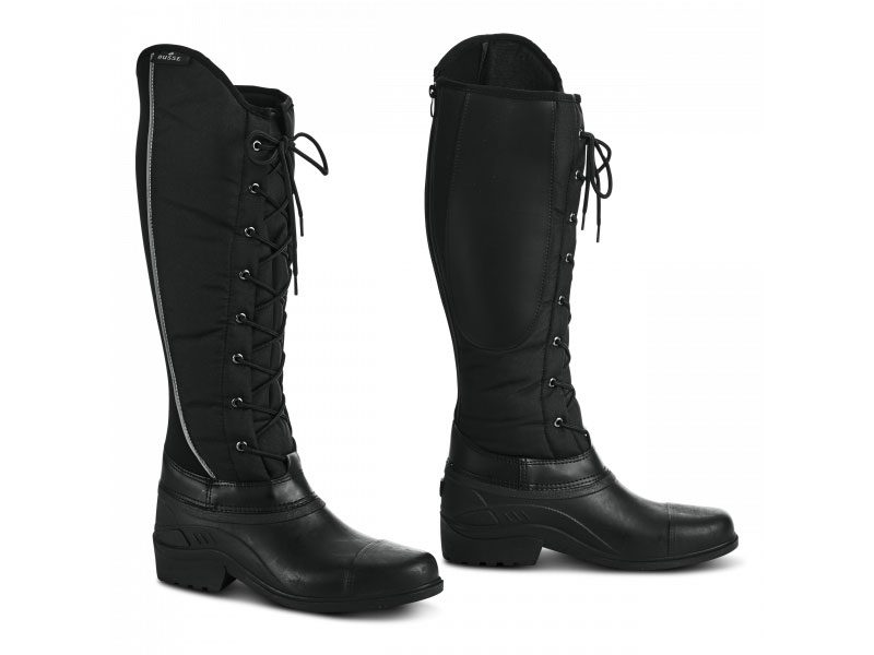 ein Paar schwarze Thermoreitstiefel