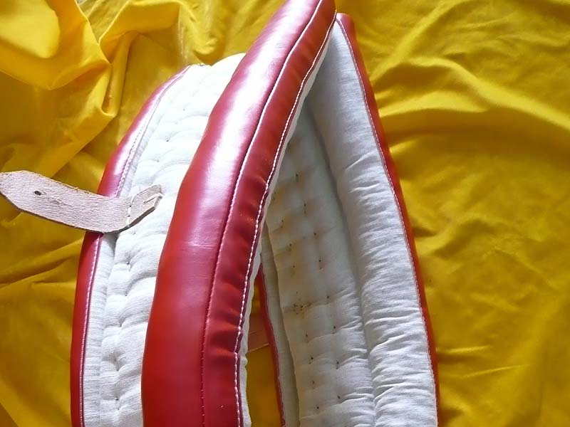 Rot weises Arbeitskummt