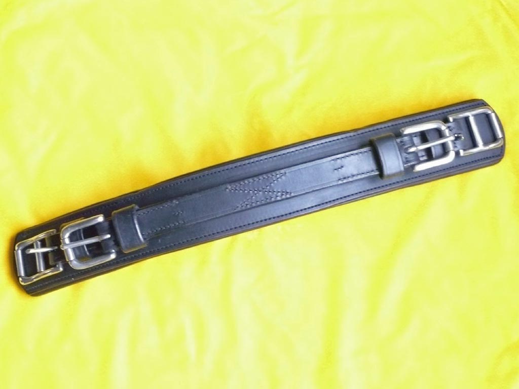 Schwarzer Bauchgurt für Pferdegeschirr