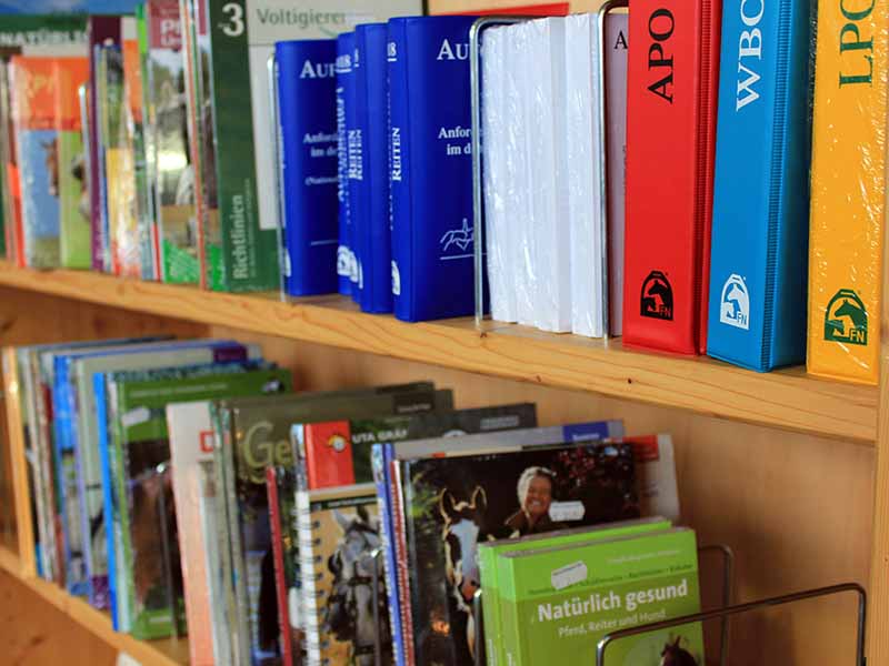 Prüfungsbuch *Meine ersten Reitabzeichen 10-6* Prüfungsbuch *Meine ersten Reitabzeichen 10-6*