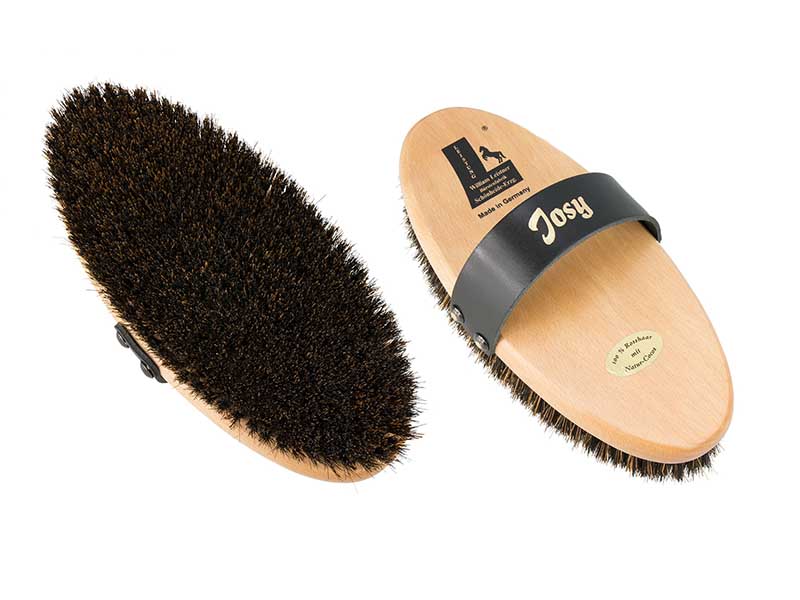 Kardätsche mit Holzgriff und dunklem Rosshaar