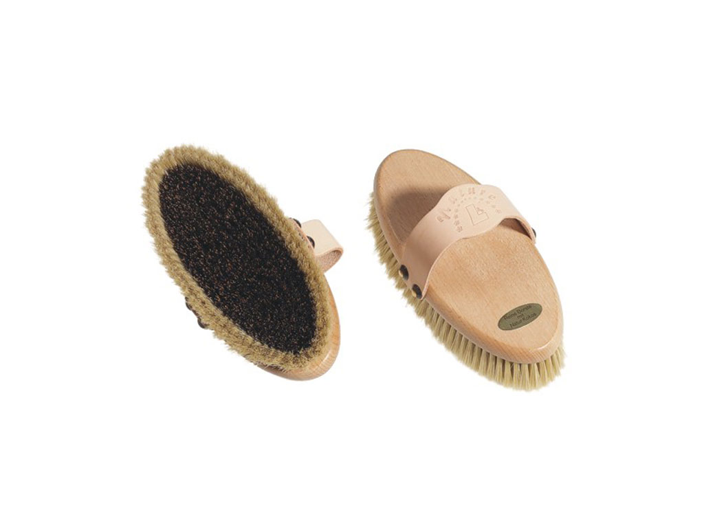 Kardätsche mit schwarzen Borsten und beiger Handschlaufe