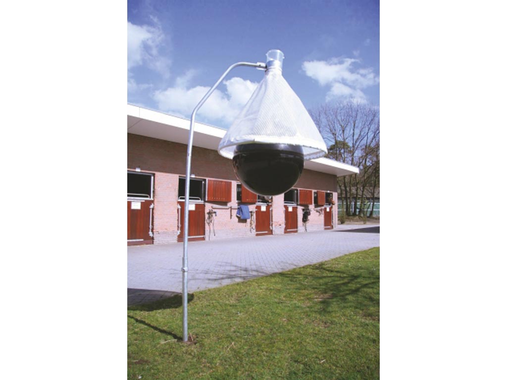 Stallgebäude mit Bremsenfalle