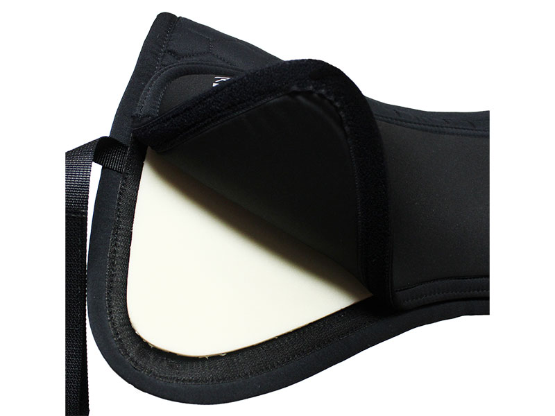 schwarze Sattelunterlage Pad