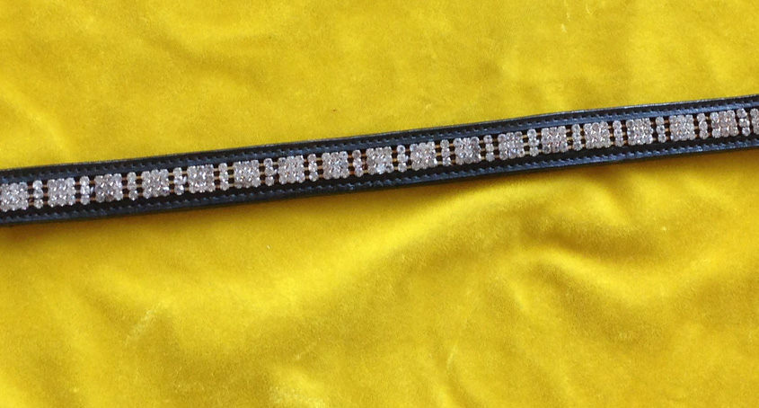 schwarzer Stirnriemen mit Strass
