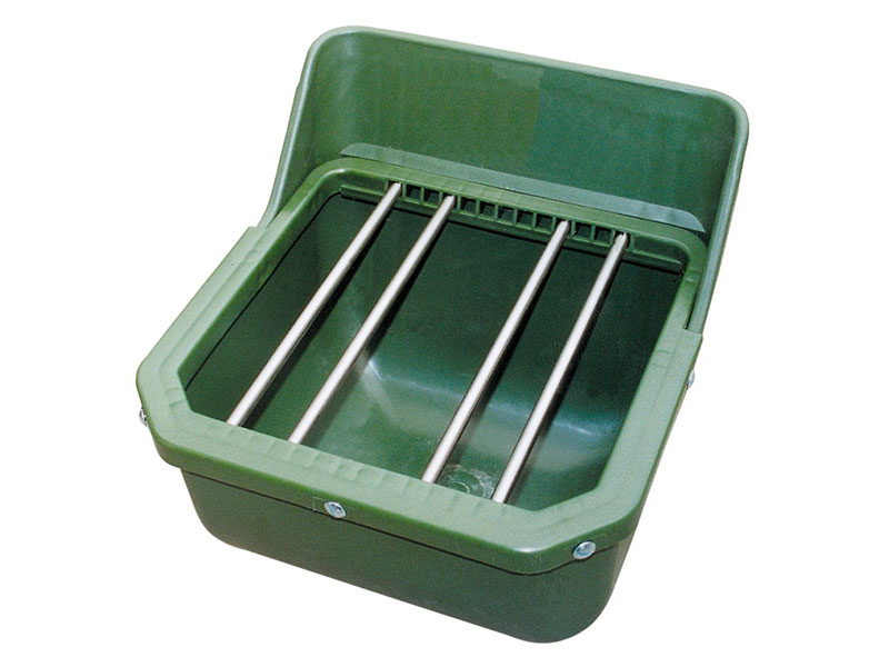 grüner eckiger Kunststofftrog mit Metallstäben
